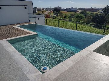 Piscina com borda infinita